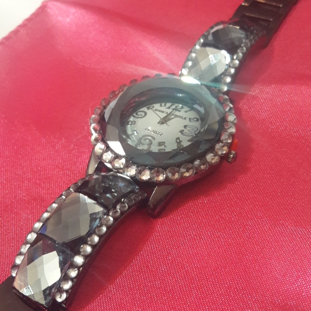 NWOT Chunky beveled watch midnight blue Bling 8"